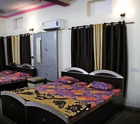 Hotel Roshan Waranasi Zewnętrze zdjęcie