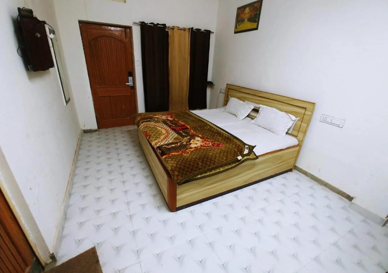 Hotel Roshan Waranasi Zewnętrze zdjęcie